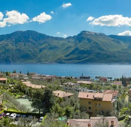 Imelda, Panoramic With Garda Views Лимоне-суль-Гарда